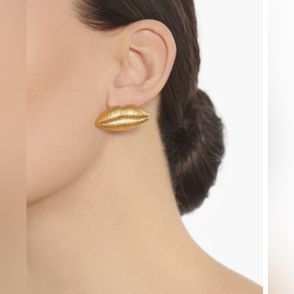 Schiaparelli Mouth Stud Earring | Pre-owned| Quiet luxury| Statement earring